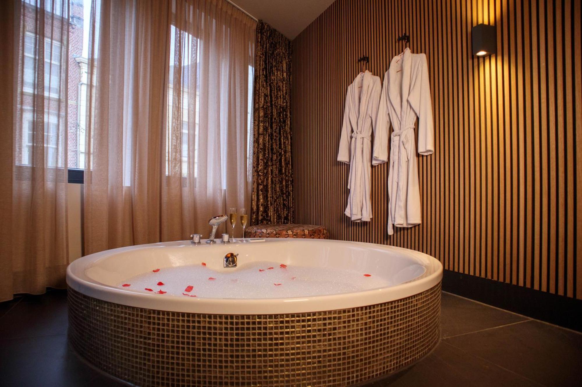 Manzo'S Suites Zaandam Bagian luar foto